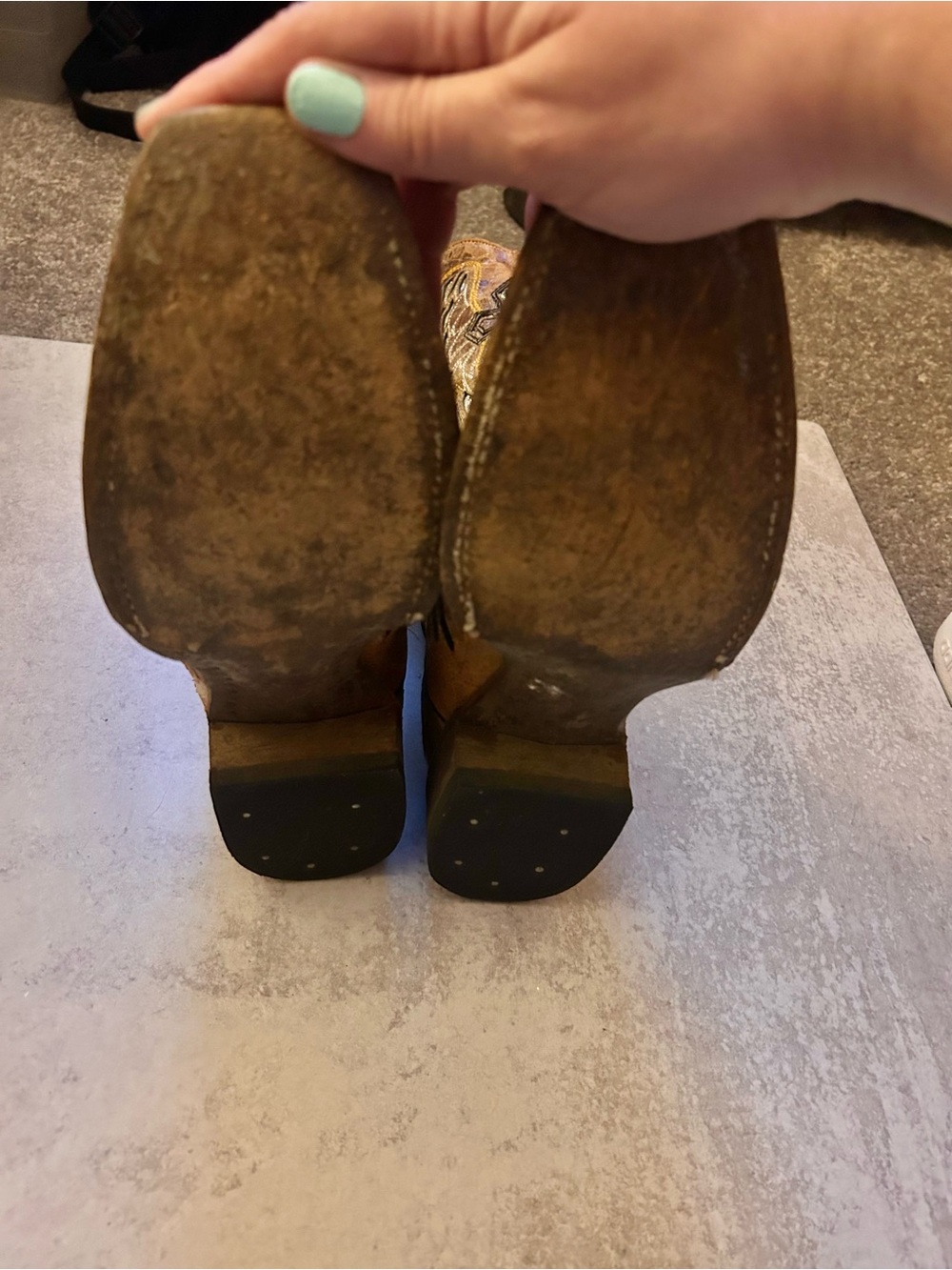 Women's Distressed Brown Western Embroidered Cowboy Boots - Picture 8 of 9